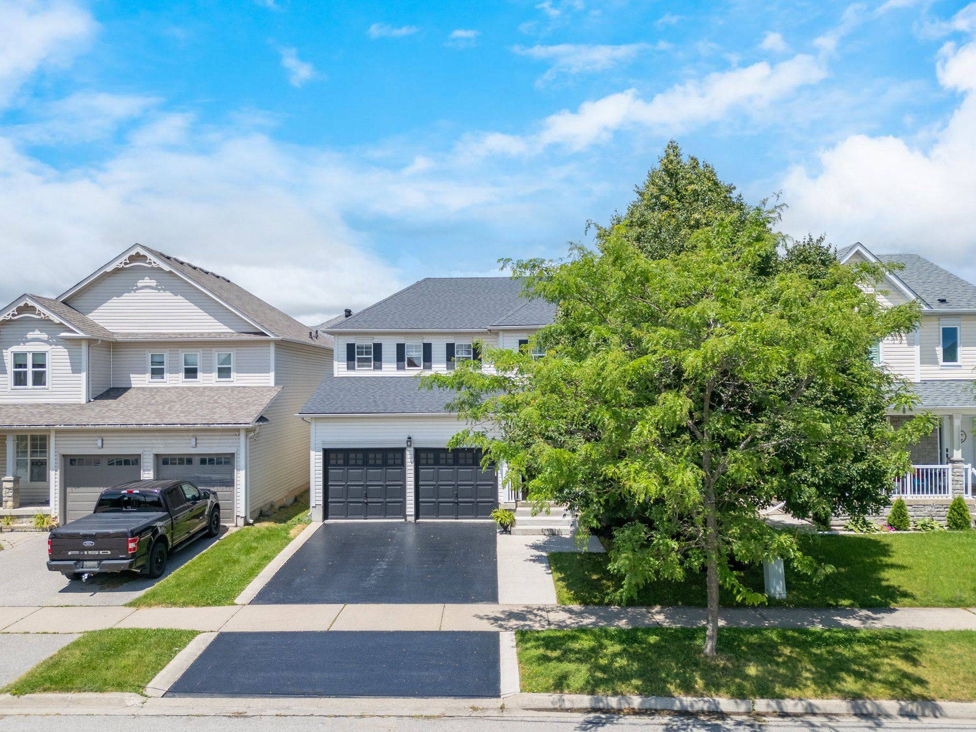 5 Tanners DR, Halton Hills, ON L7J 3A2