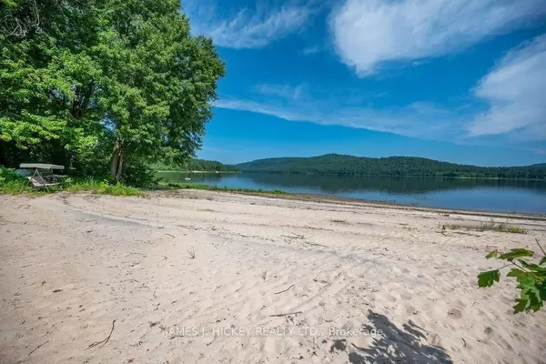 Laurentian Hills, ON K0J 1P0,419 Devlin LN