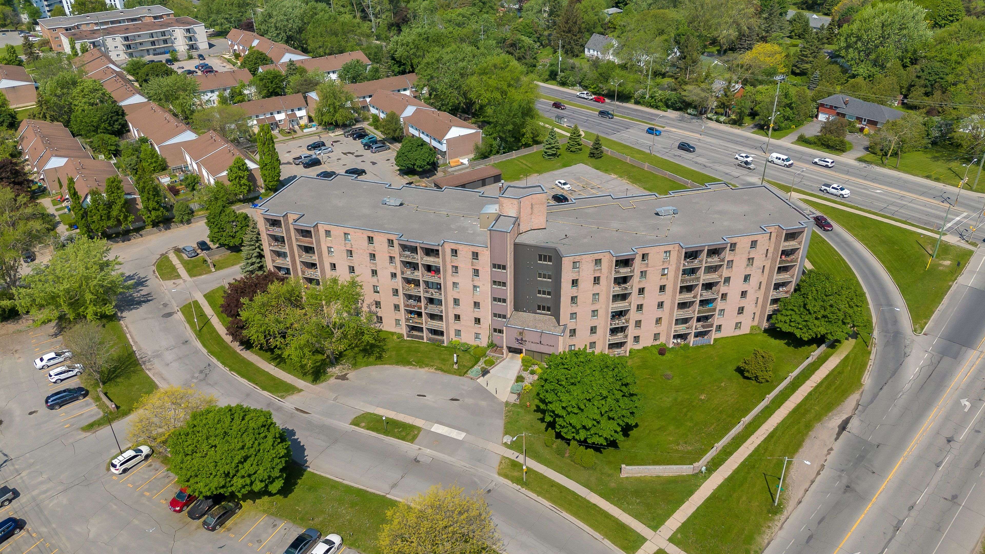 Kingston, ON K7M 7H5,17 Eldon Hall PL #212