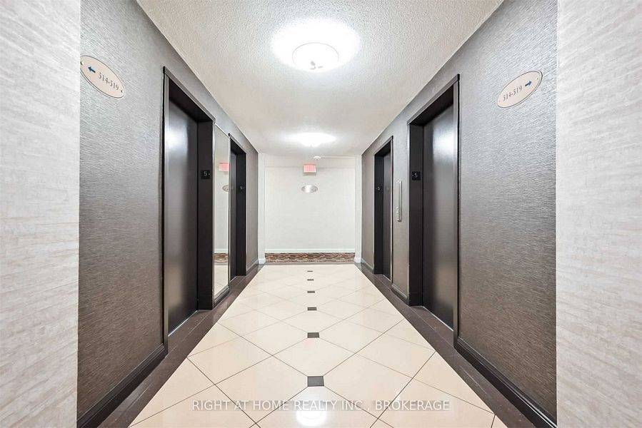 Toronto C11, ON M3C 3A4,20 Edgecliff Golfway #1416