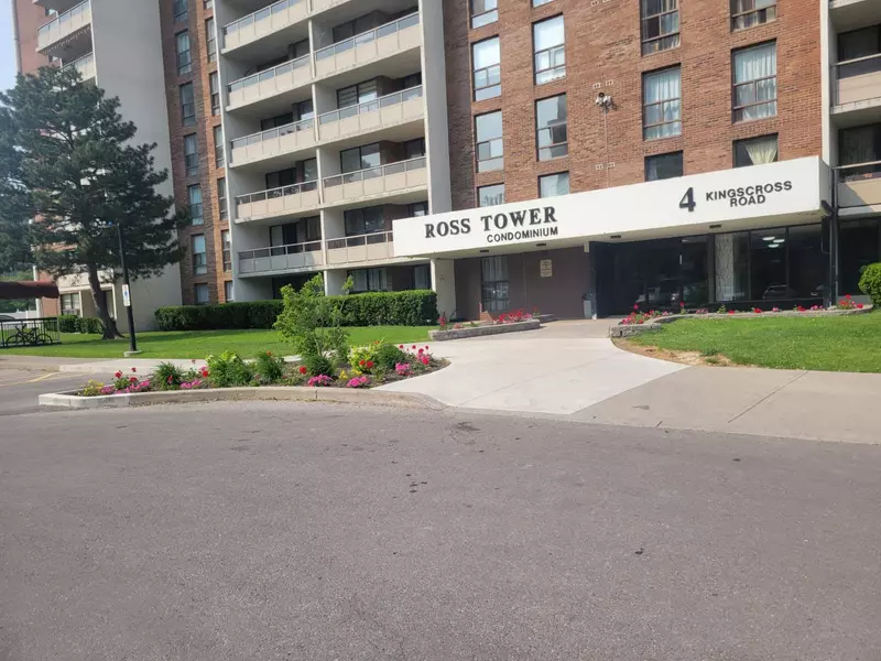 4 King Cross RD #1106, Brampton, ON L6T 3X8