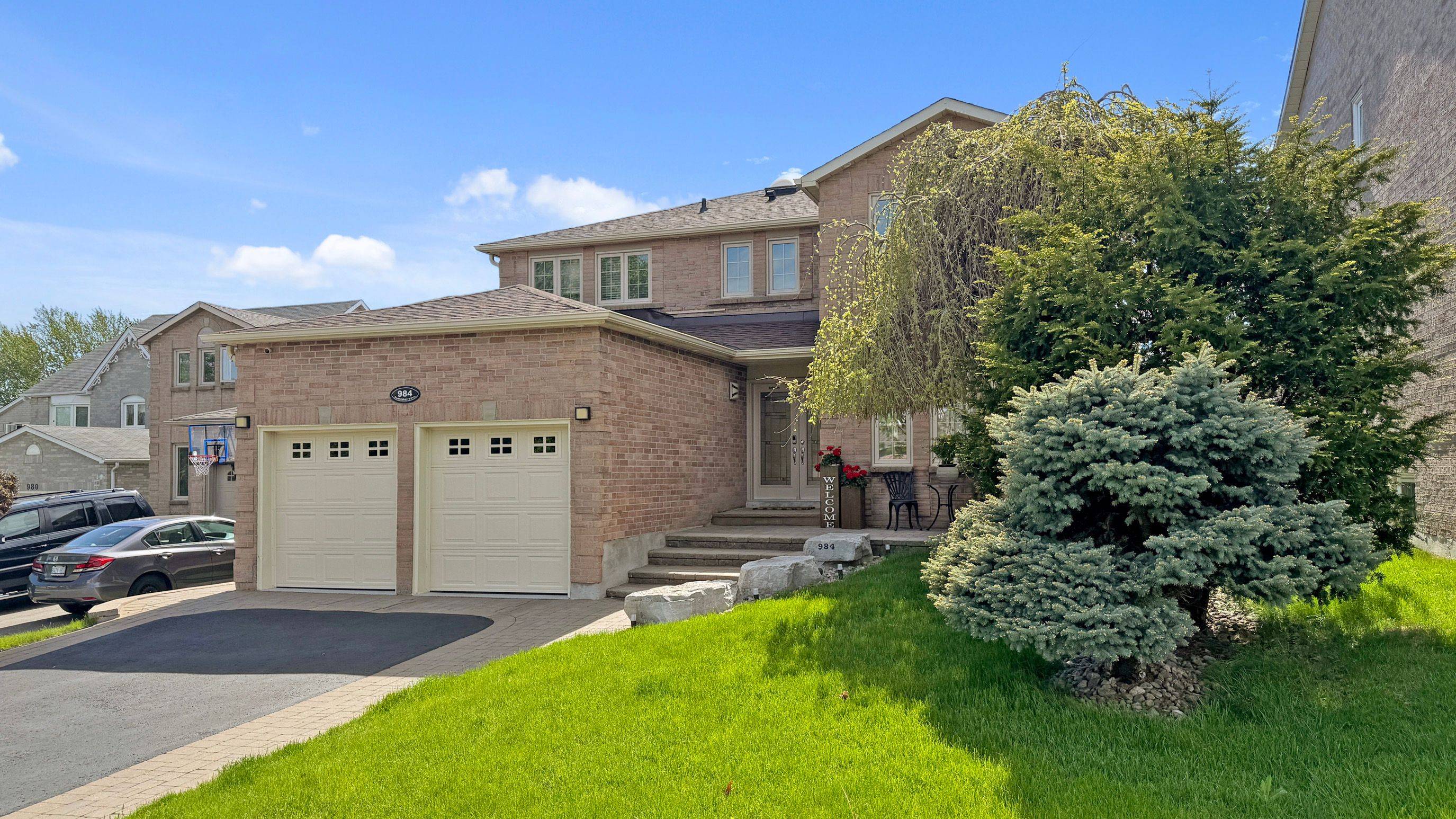 Pickering, ON L1V 5Y4,984 Rambleberry AVE