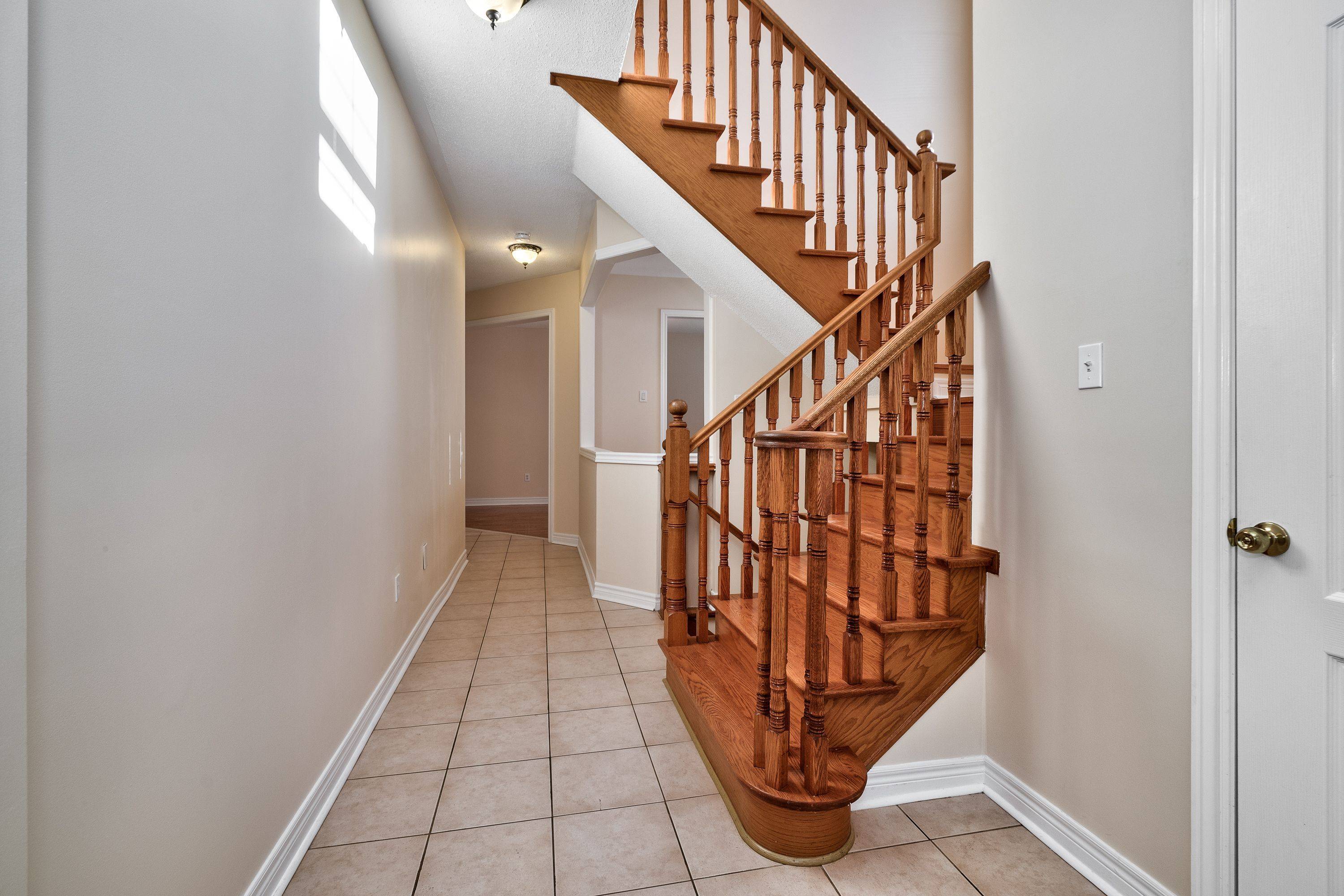 Oakville, ON L6H 7L6,1030 Agram DR