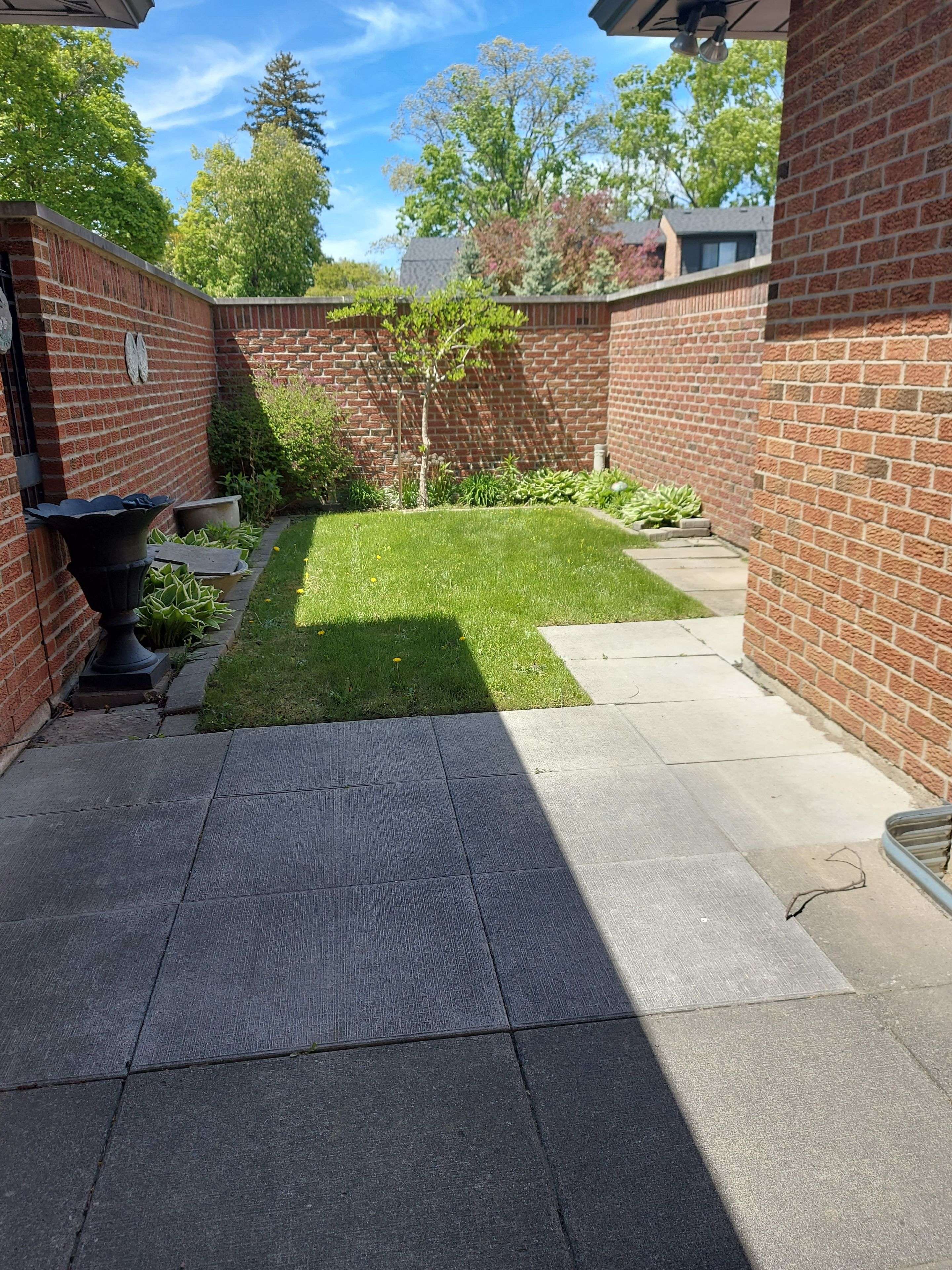 Mississauga, ON L5G 4N9,20 Mineola RD E #101