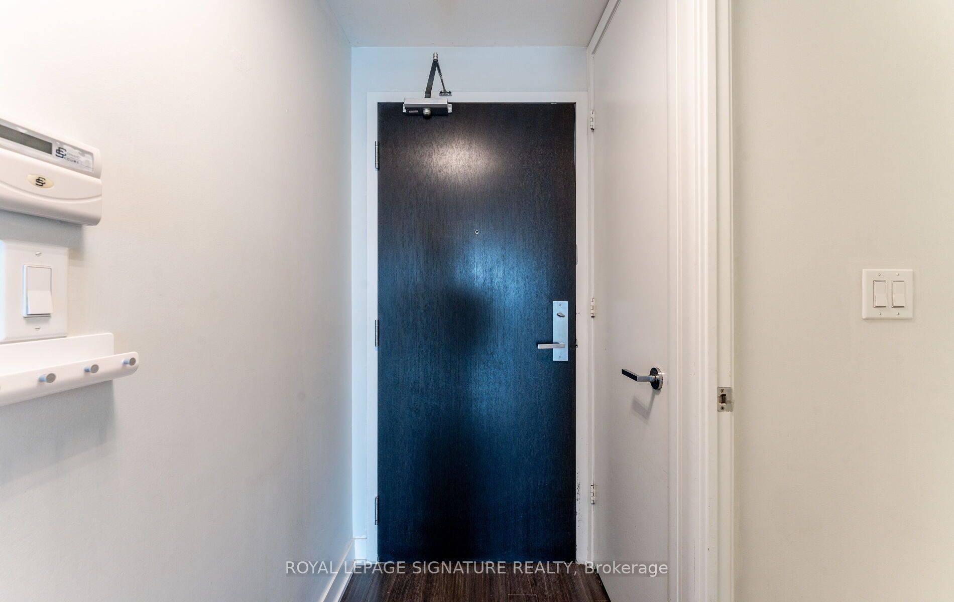 Toronto W06, ON M8Y 0B3,165 Legion RD #2122