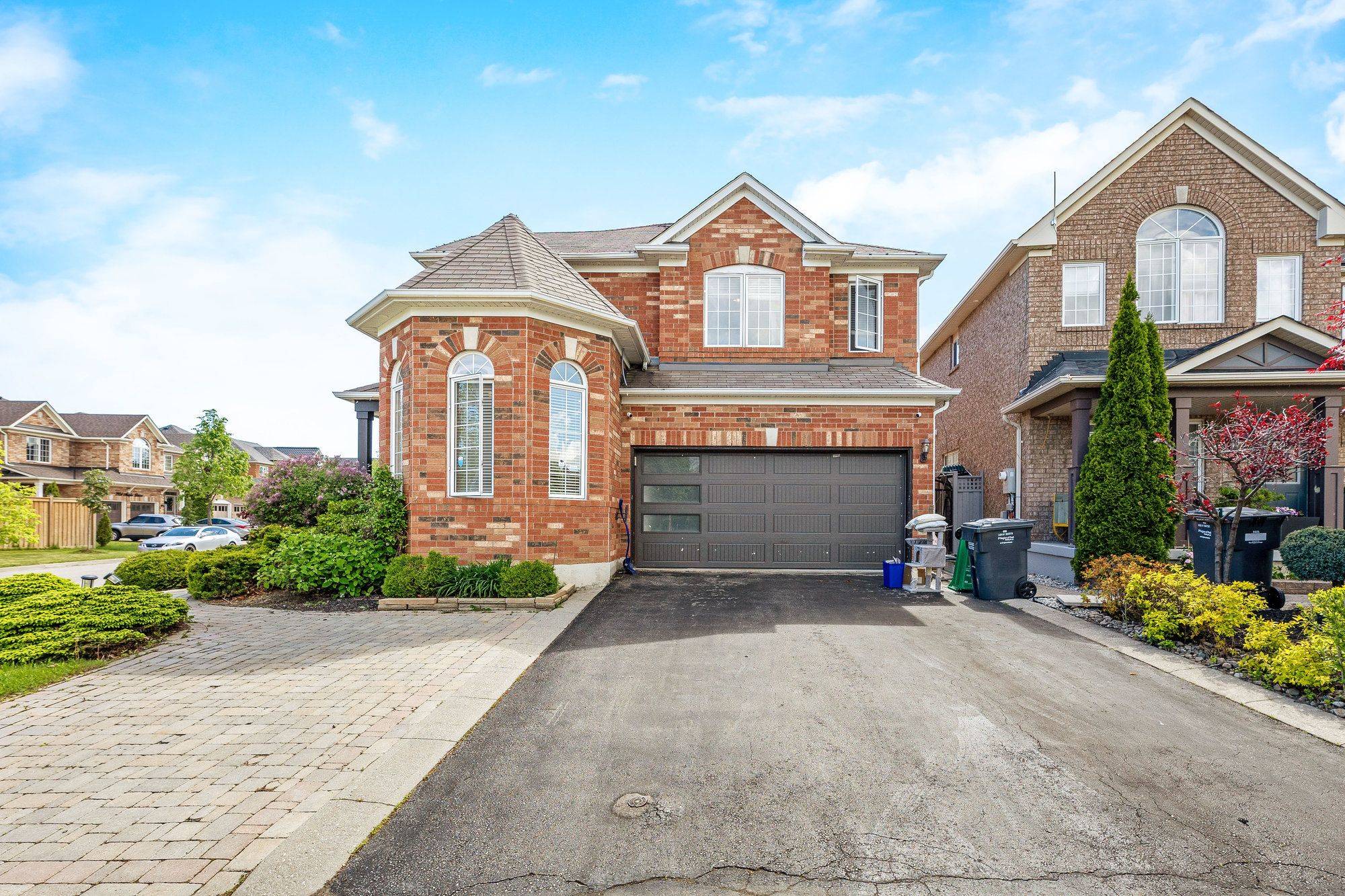 Mississauga, ON L5M 7Y9,3927 Mayla DR