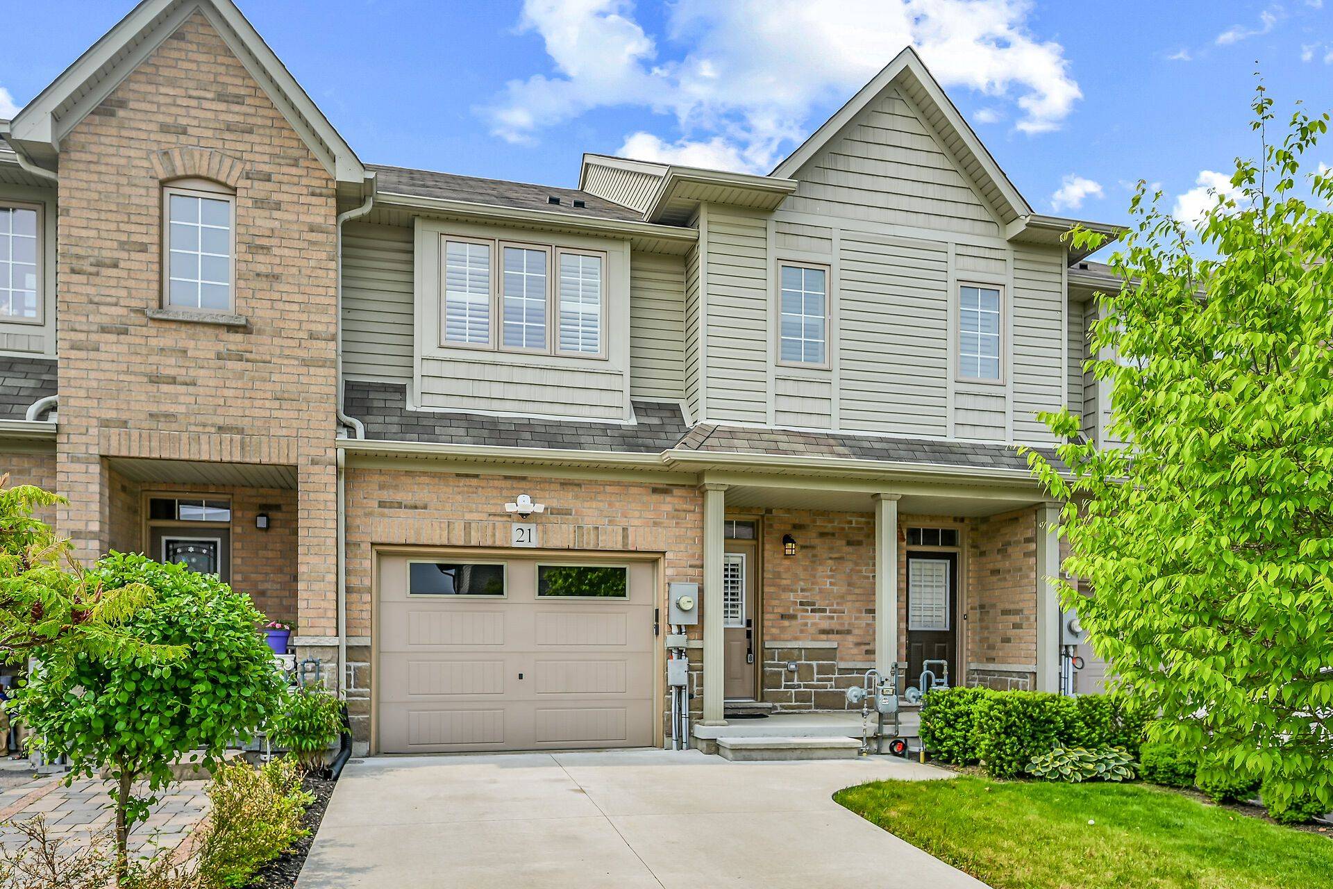 Hamilton, ON L8J 0B9,21 Bankfield CRES