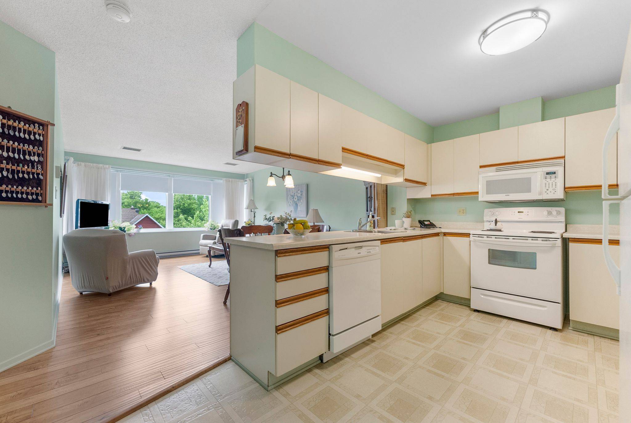 Arnprior, ON K7S 2L7,124 Daniel ST S #301