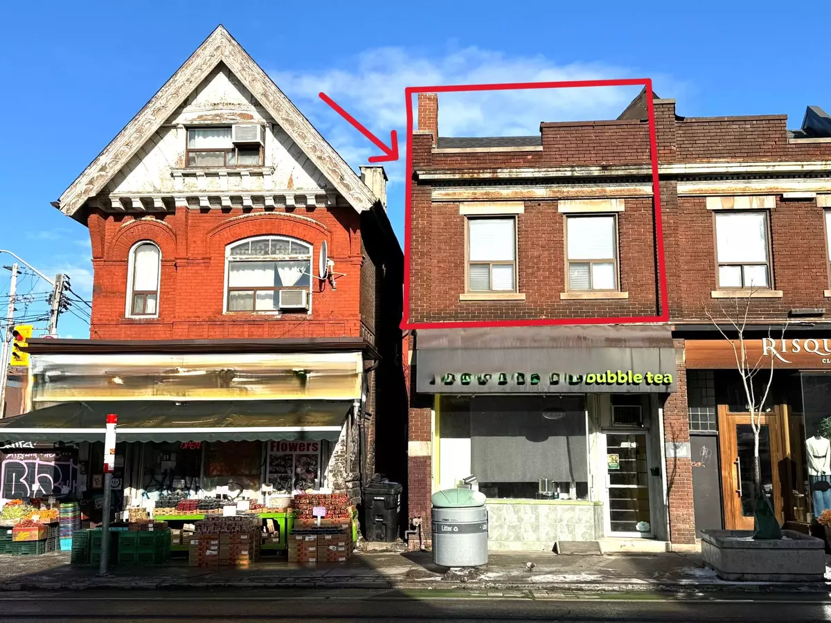 Toronto C02, ON M6G 1K9,660 1/2 Bloor ST W