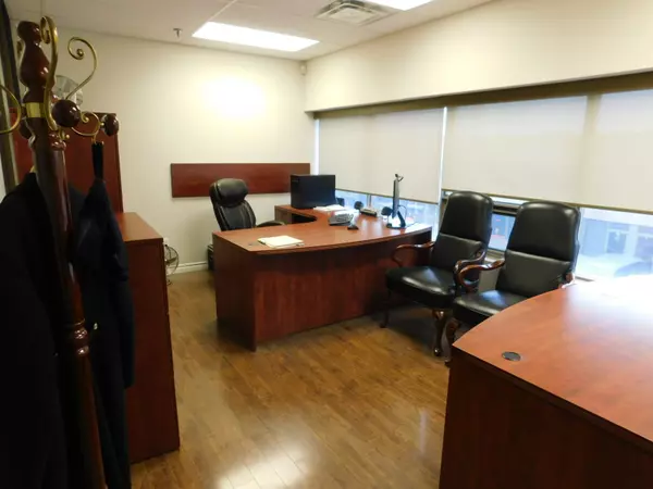 Toronto W05, ON M9L 1N2,94 Kenhar DR #41