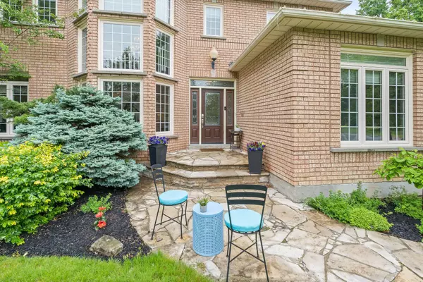 Halton Hills, ON L7G 5G7,3 Thomas CT