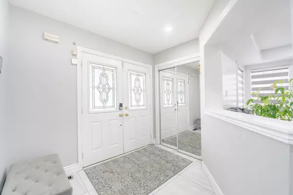 Brampton, ON L7A 3L7,64 Treasure DR