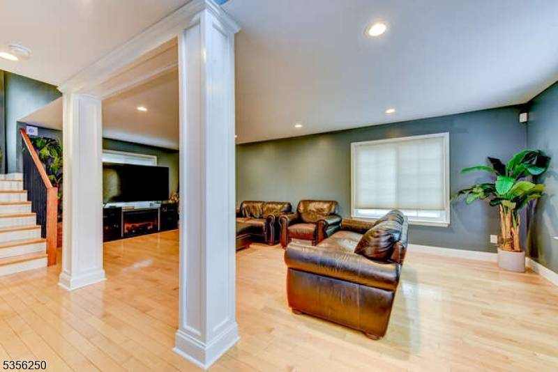 Jefferson Twp., NJ 07438,14 Country Lake Dr