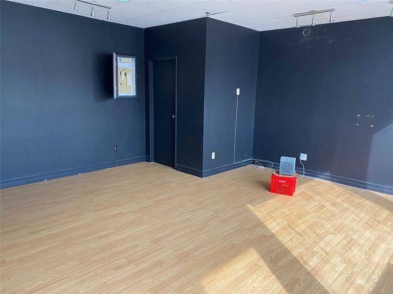 Whitby, ON L1N 4H3,153 Brock ST N #4