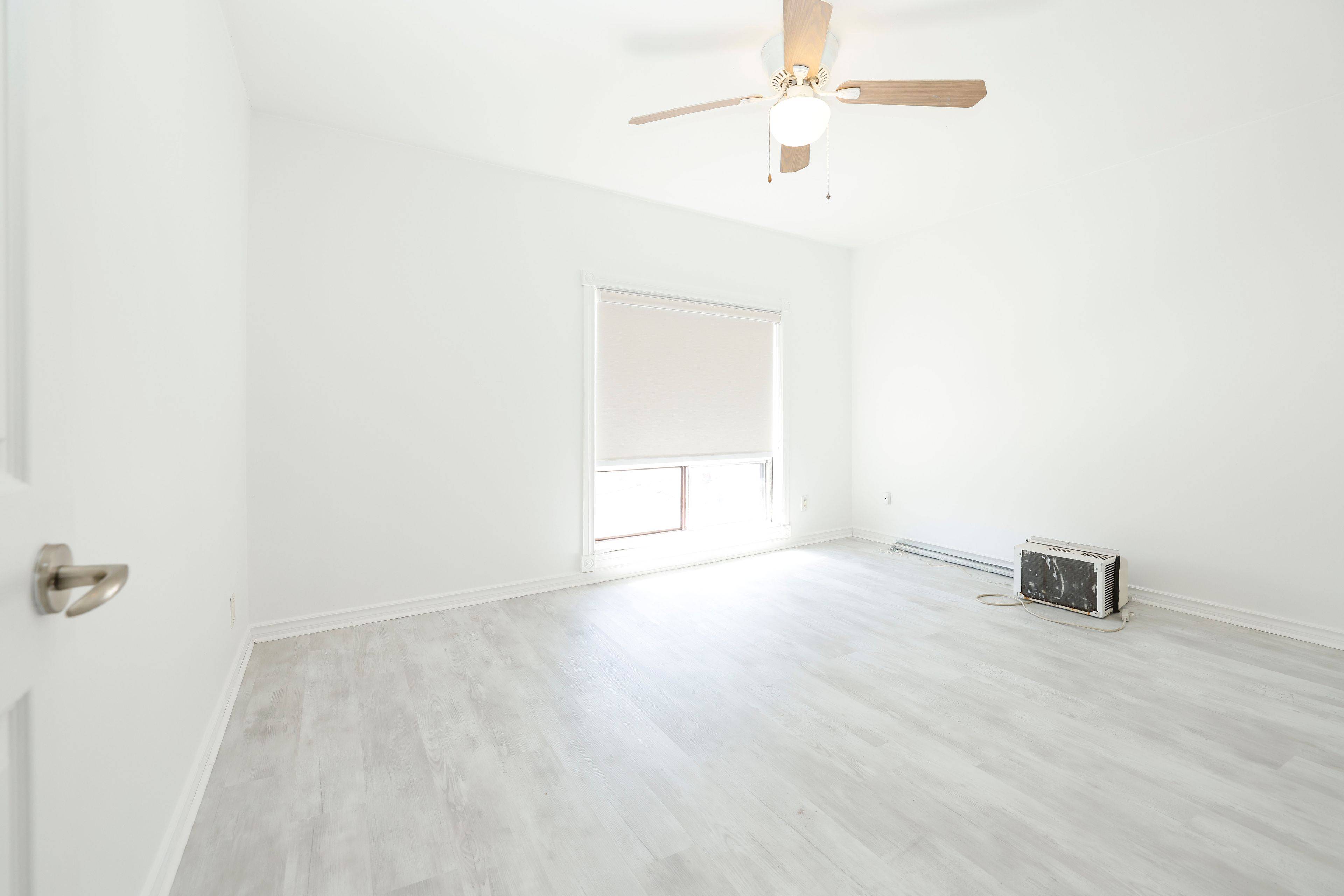 37 Holland ST W #2, Bradford West Gwillimbury, ON L3Z 2B9