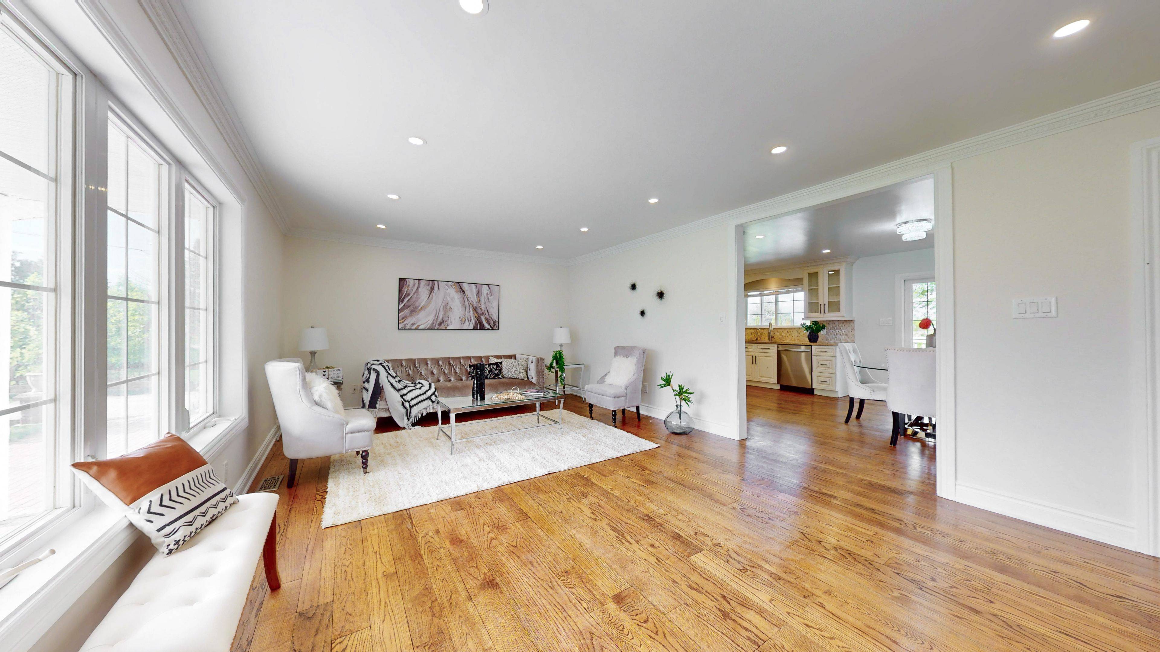 303 Morris RD, Bradford West Gwillimbury, ON L3Z 3H4