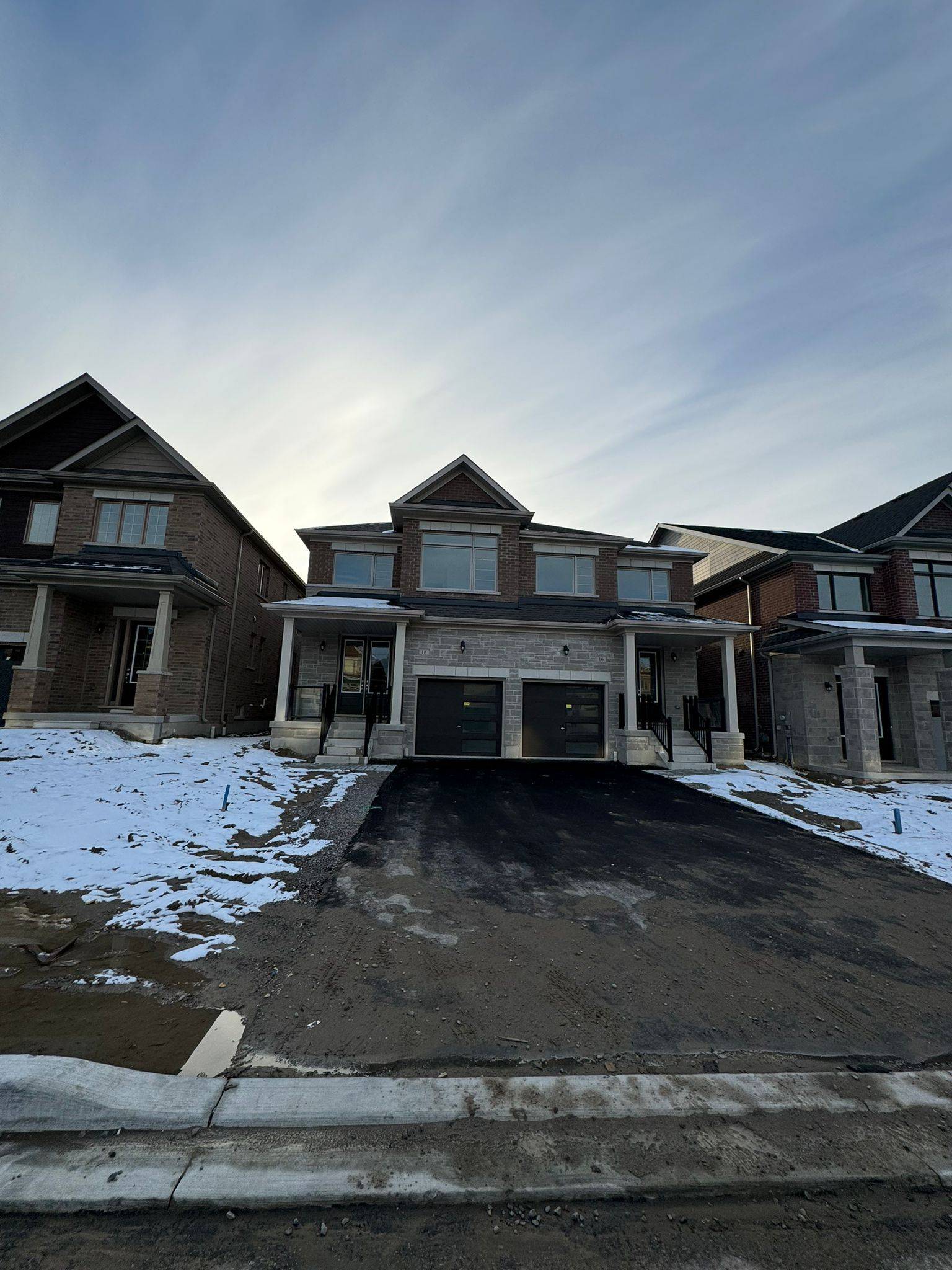 18 Sassafras RD, Springwater, ON L0L 1Y3