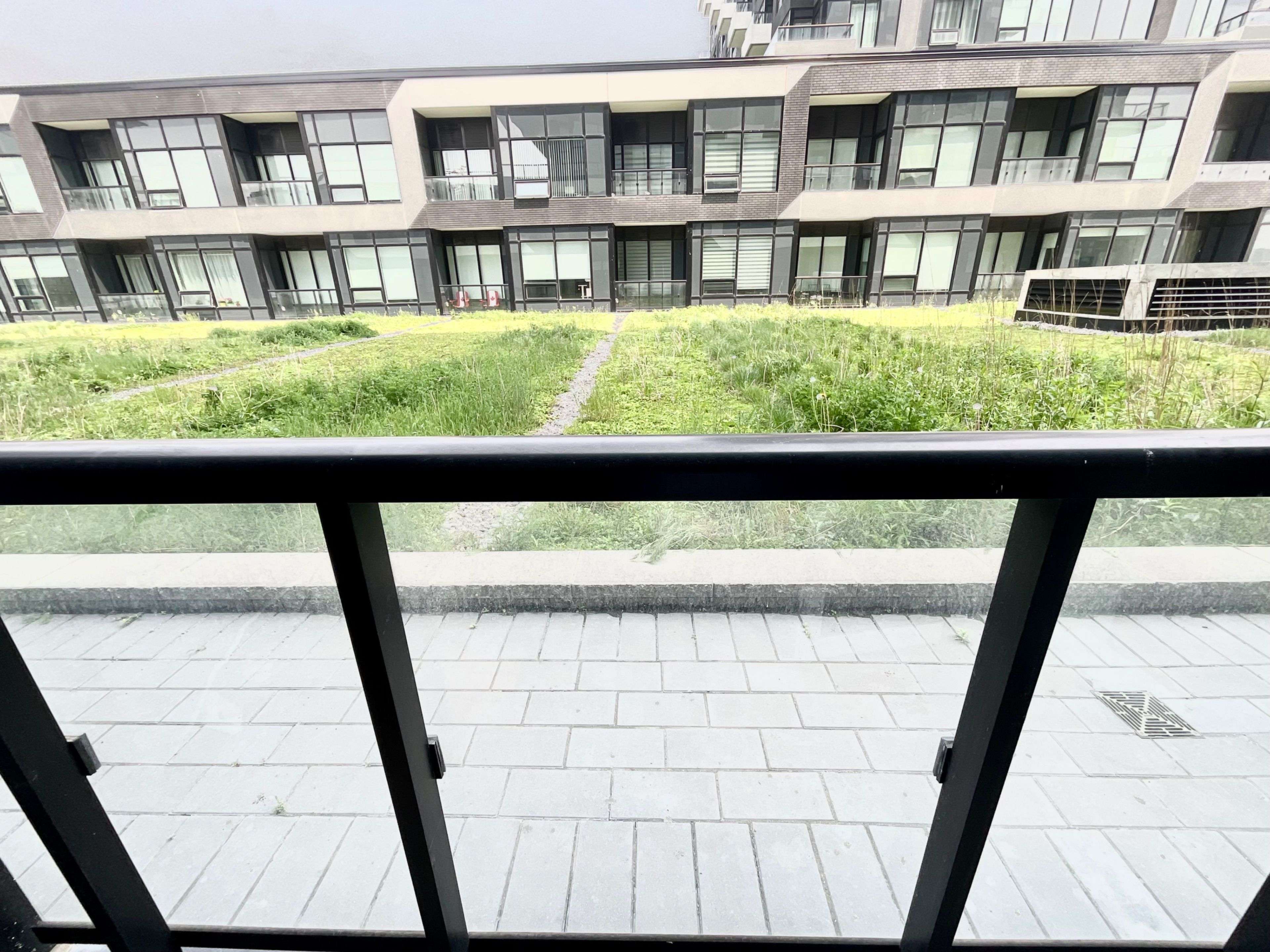 Oakville, ON L6H 3R7,2481 Taunton RD #363
