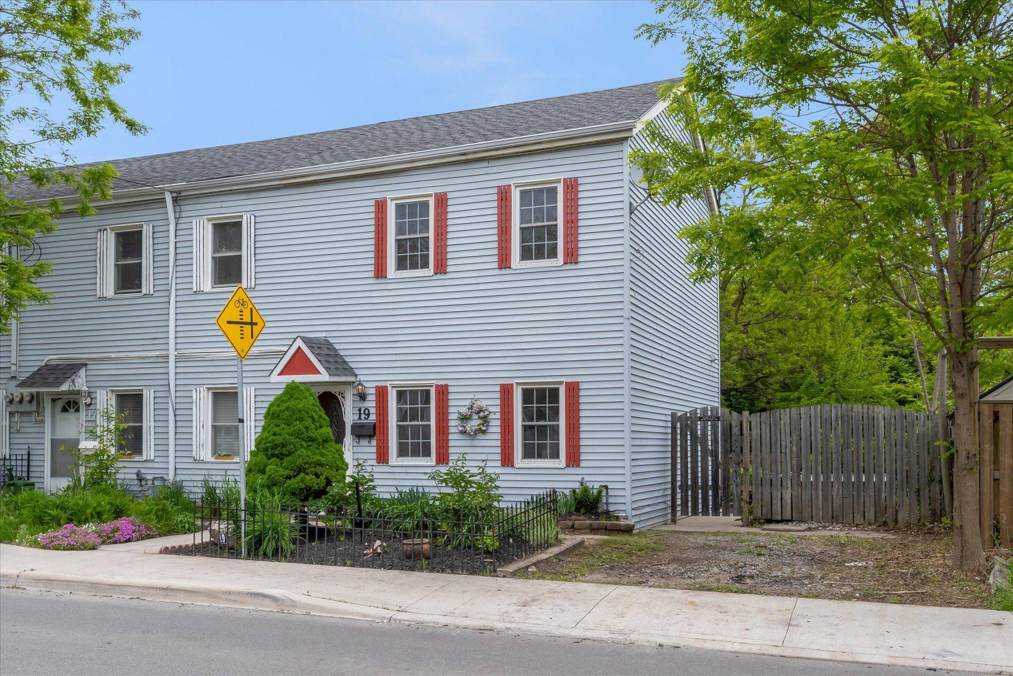 Hamilton, ON L8S 1S4,19 Strachan ST E