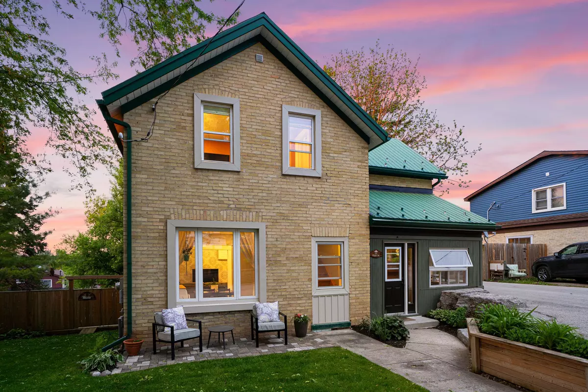 Mapleton, ON N0G 1P0,16 High ST