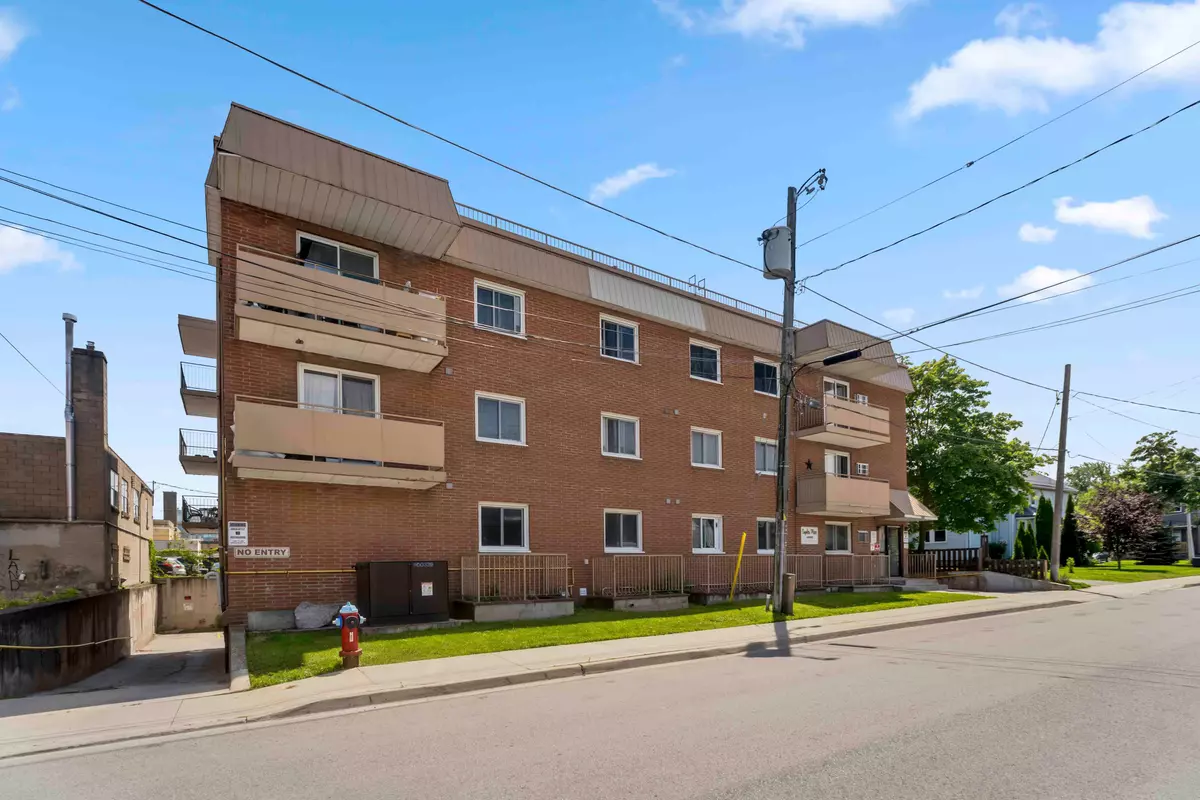 Niagara Falls, ON L2E 3V8,4692 Crysler AVE #202