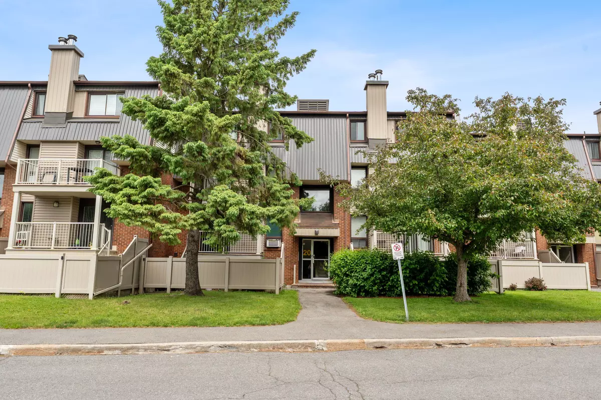 Barrhaven, ON K2J 2K4,20 Sweetbriar CIR #4