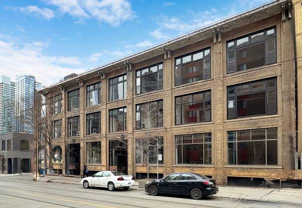 14 McCaul ST #101, Toronto C01, ON M5T 1V6