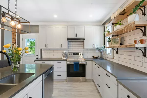 Mapleton, ON N0G 1P0,16 High ST