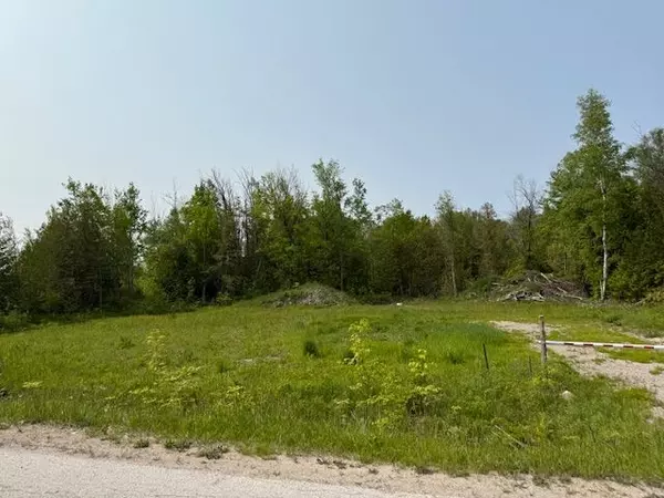 Kincardine, ON N0G 2T0,3 Lorne Beach RD