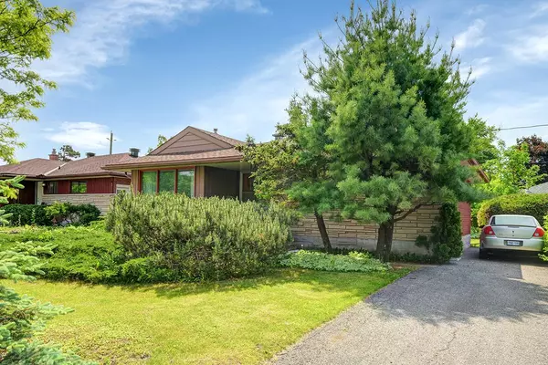 Elmvale Acres And Area, ON K1G 1Y7,768 Pleasant Park RD