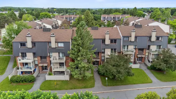 Barrhaven, ON K2J 2K4,20 Sweetbriar CIR #4