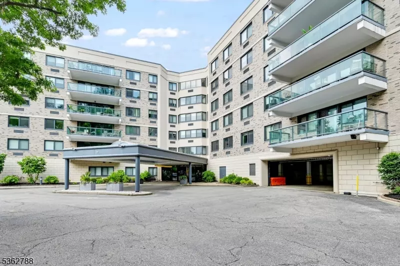609 W South Orange Ave #2N, South Orange Village Twp., NJ 07079