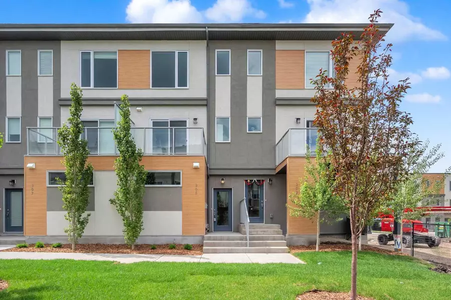 305 Shawnee Square SW, Calgary, AB T2Y0W4