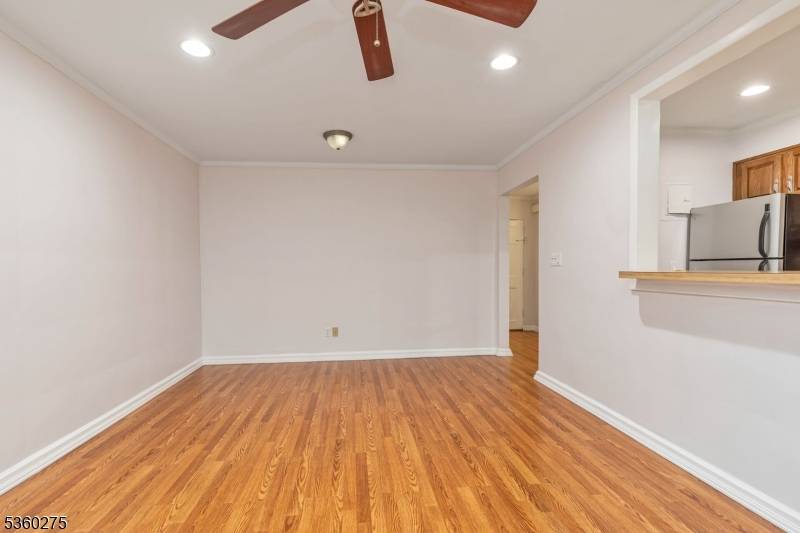 Cranford Twp., NJ 07016,10 Parkway Vlg #10 E