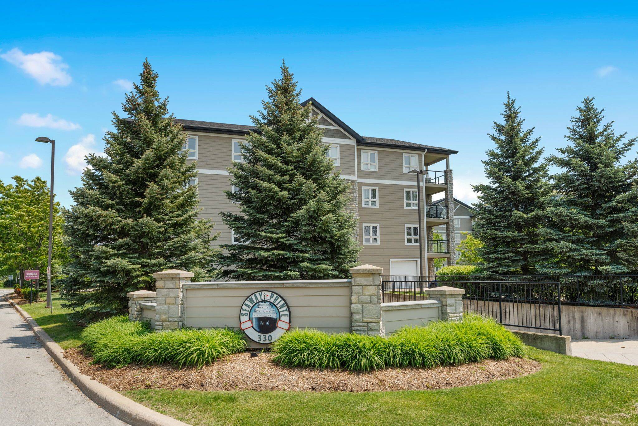 Welland, ON L3C 7B3,330 Prince Charles DR S #1214