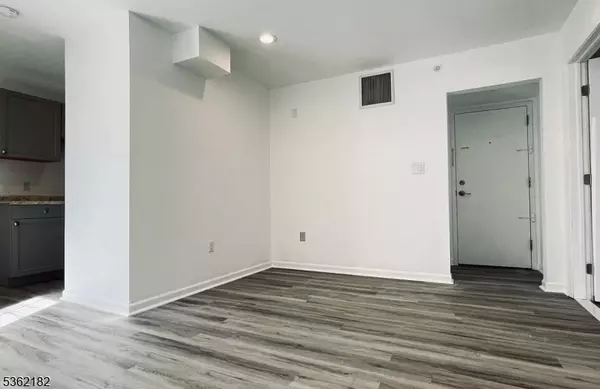 Madison Boro, NJ 07940,15 Central ave #3C