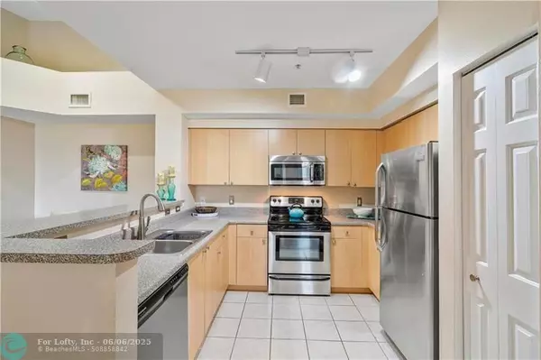 Tamarac, FL 33321,8000 N Nob Hill Rd #304