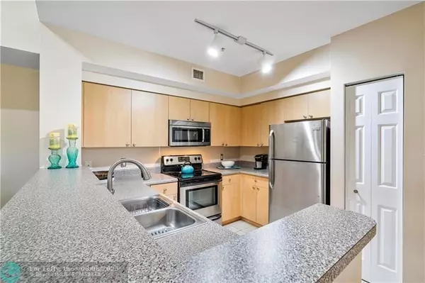 Tamarac, FL 33321,8000 N Nob Hill Rd #304