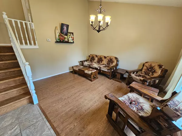 Selwyn, ON K9L 1P2,253 WOODLAND DR N