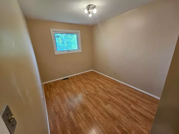 Selwyn, ON K9L 1P2,253 WOODLAND DR N