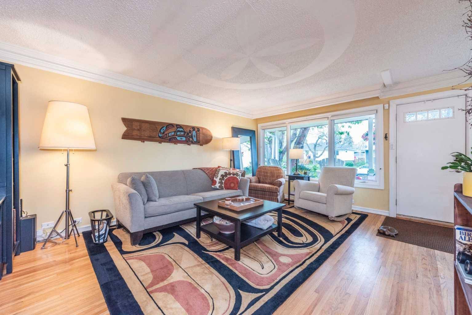 Calgary, AB T3Z0Z3,3339 34 AVE SW