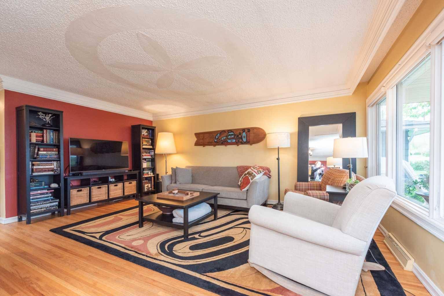 Calgary, AB T3Z0Z3,3339 34 AVE SW