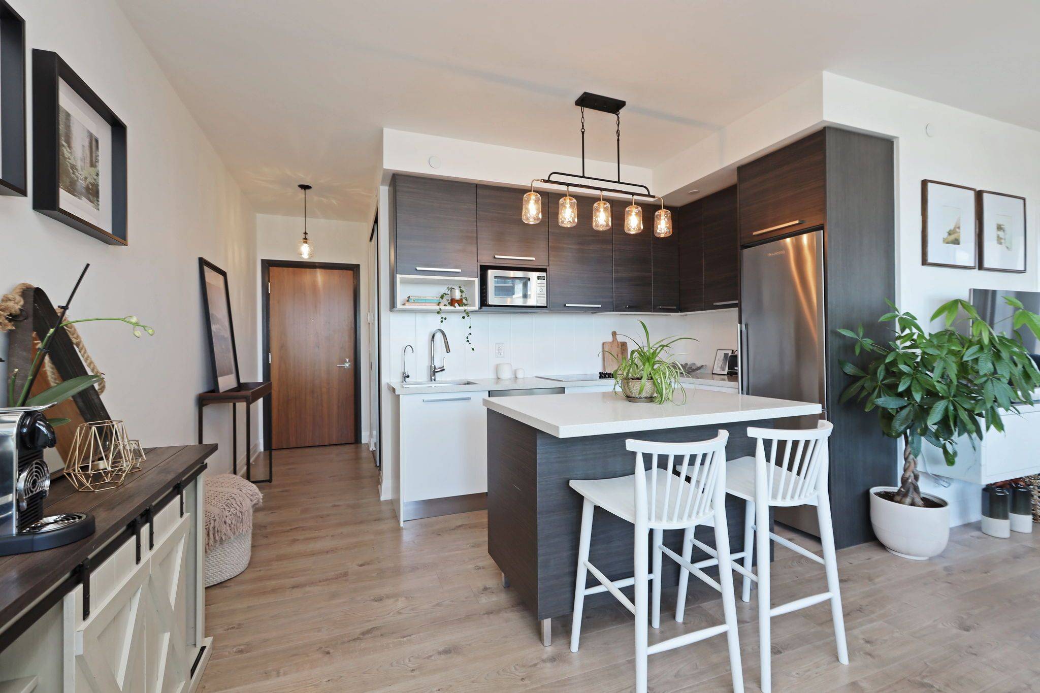 Toronto W06, ON M8V 0E5,36 Park Lawn RD #810