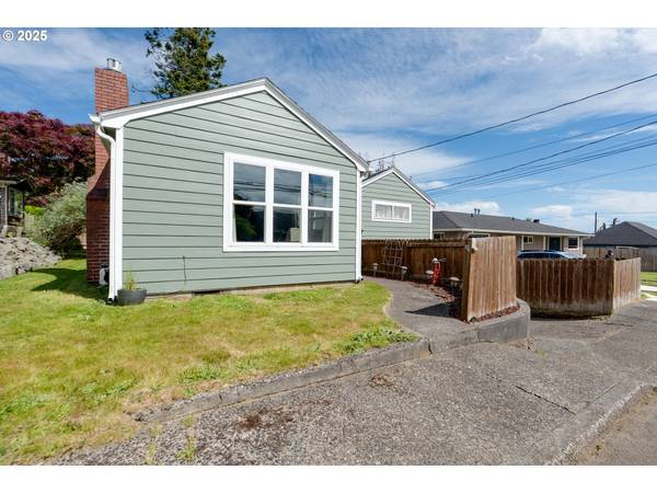 Astoria, OR 97103,1858 5TH ST