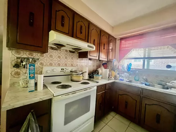 Brampton, ON L6S 3C5,8 Madison ST #Upper level