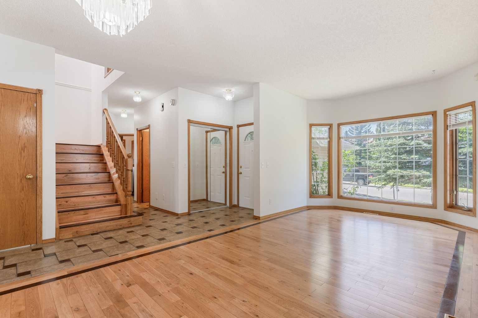 Calgary, AB T3A 5A4,83 Edgebrook CIR Northwest