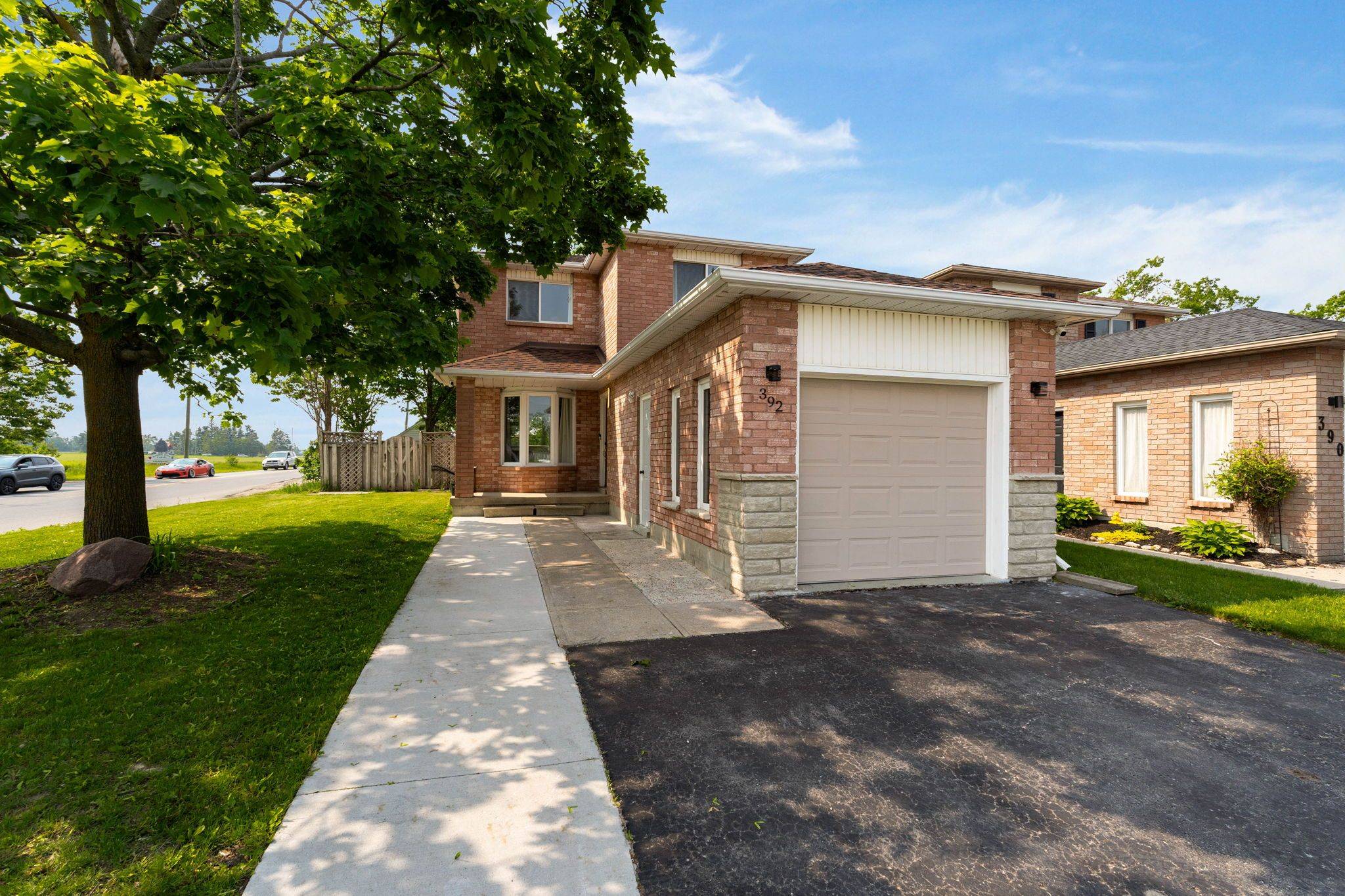 392 Livingstone ST W, Barrie, ON L4N 7M9