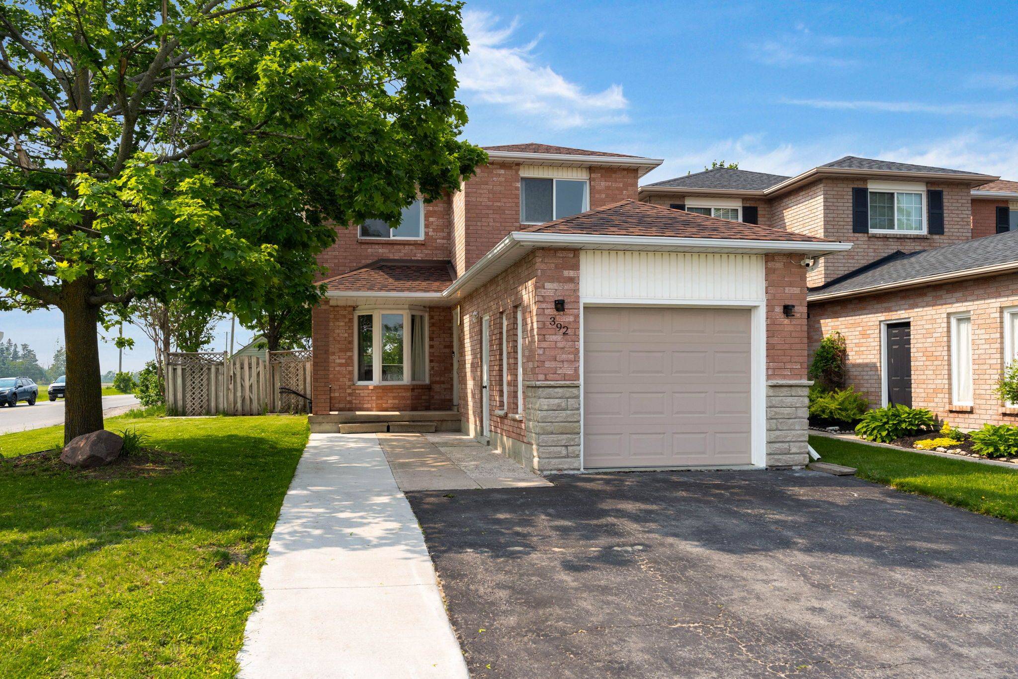 Barrie, ON L4N 7M9,392 Livingstone ST W