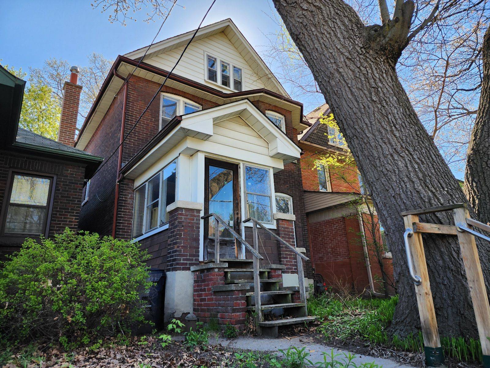 Toronto W02, ON M6S 3H2,629 Durie ST
