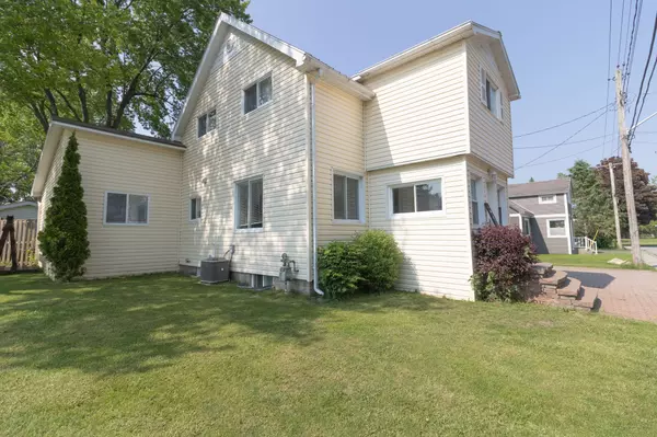 Prescott, ON K0E 1T0,462 Park ST E